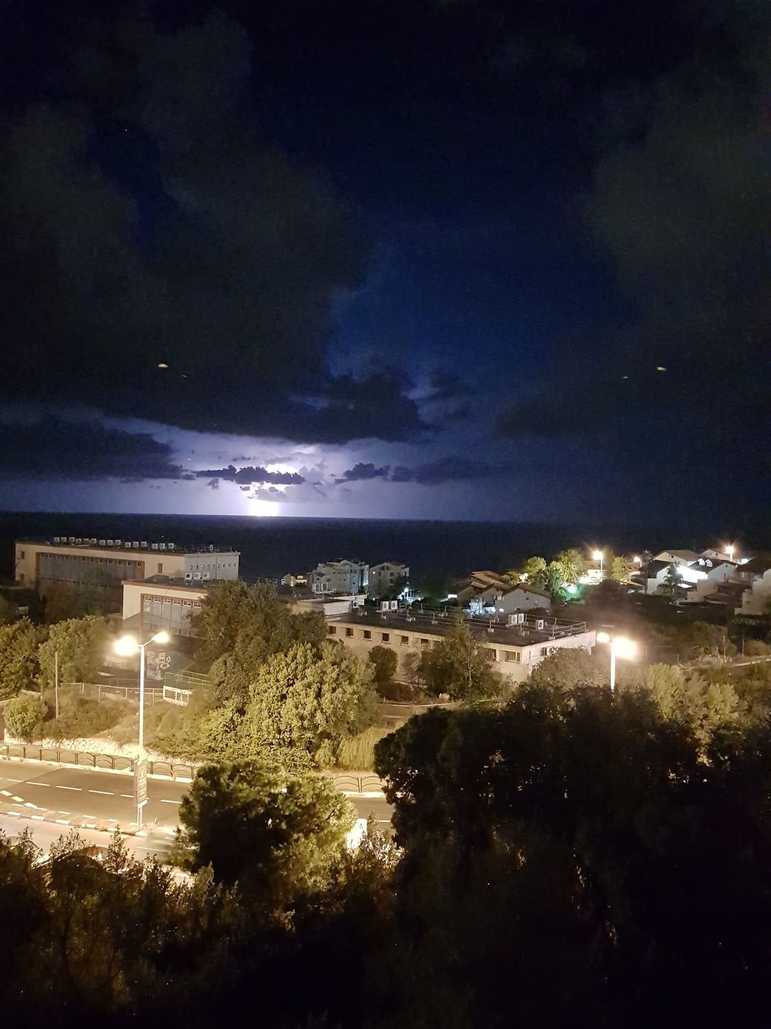 הבזקי ברקים בחיפה. צילום: מינה