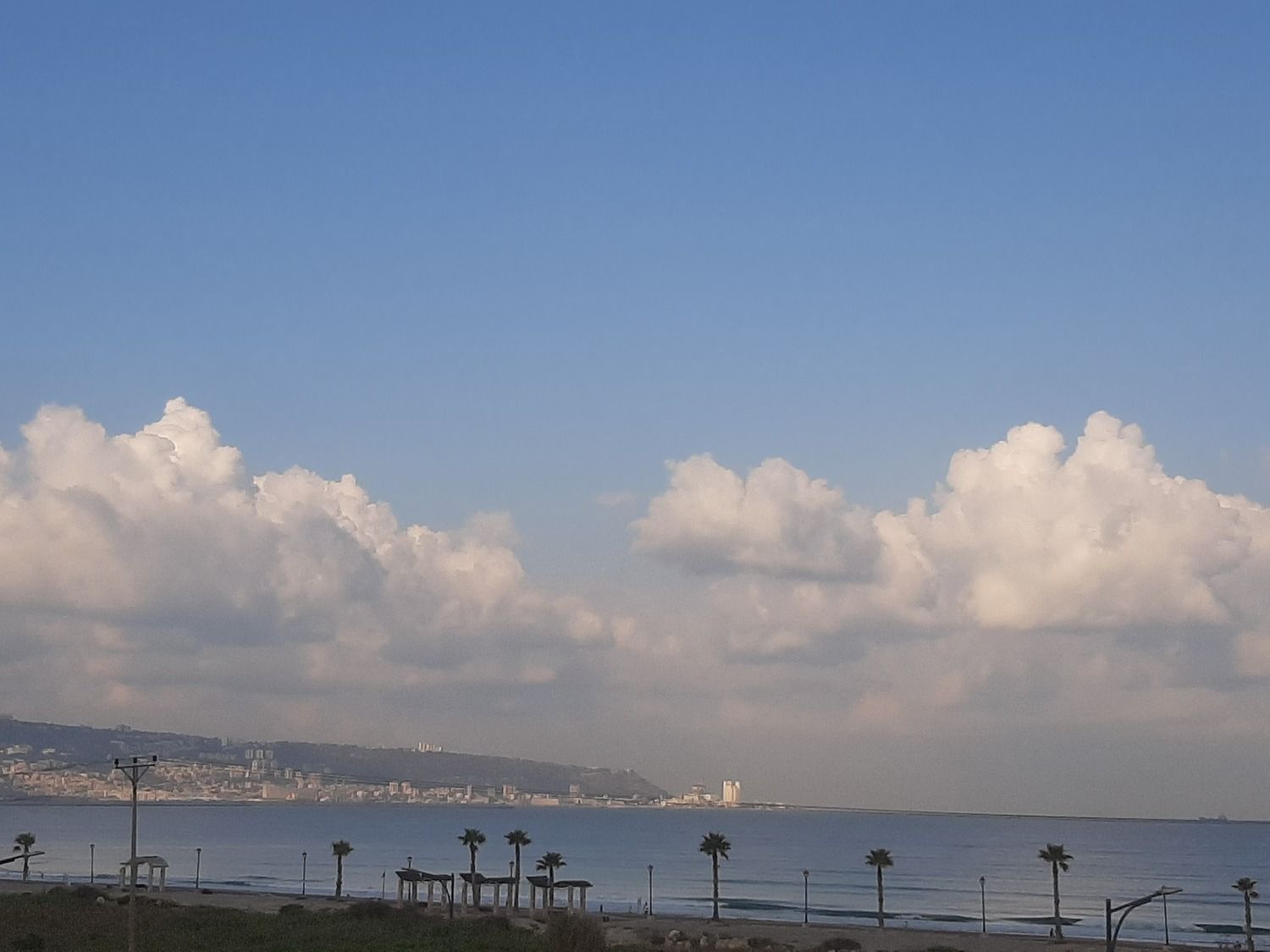 עננים במפרץ חיפה