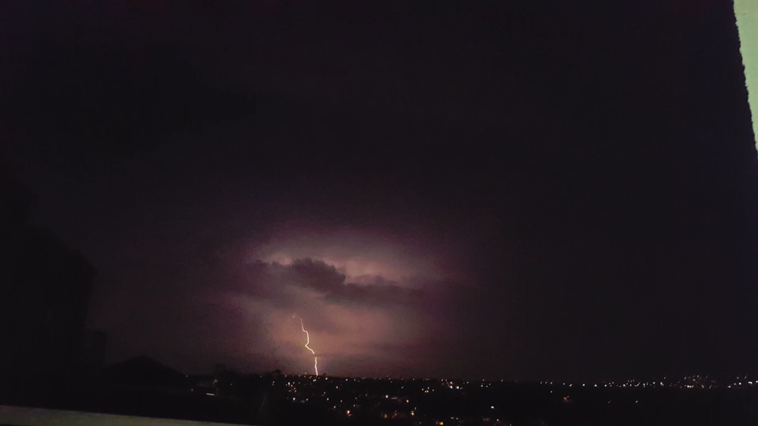 ברק אדום באורנית. צילום: אדרון